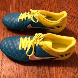 Nike Women’s Tempo Soccer Cleats